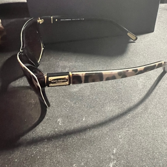 Dolce & Gabbana Leopard Print Women’s Sunglasses With Leopard Print Case - Picture 7 of 15